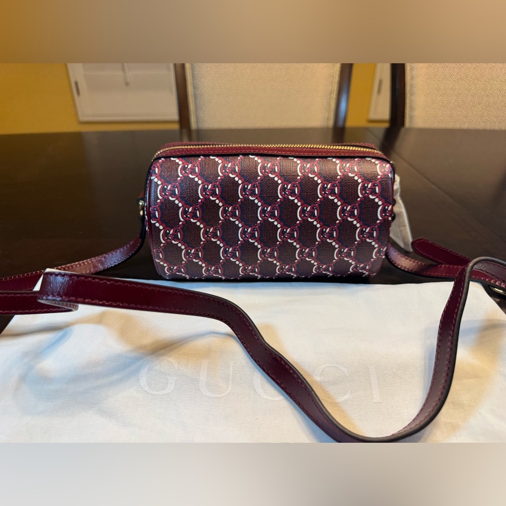 New Authentic Gucci GG Supreme Shadow Logo Shoulder Bag